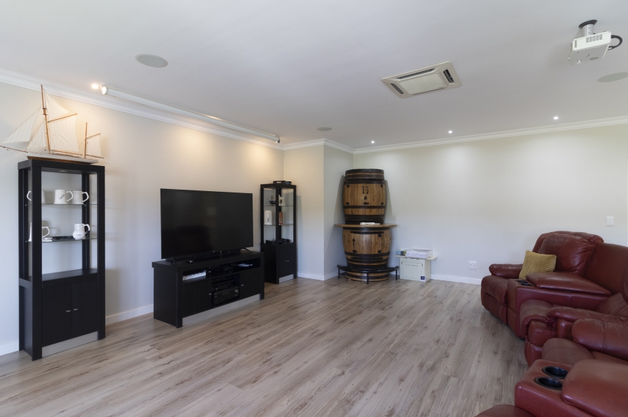 5 Bedroom Property for Sale in Royal Alfred Marina Eastern Cape